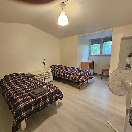 House For 10 Person Near Meyer 6a2 דירה *